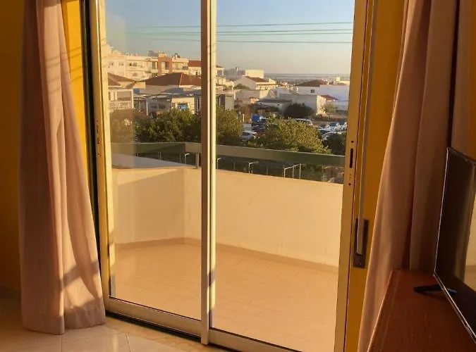 民宿 Ocean View Quartos 法鲁区