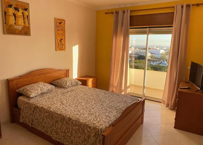 Ocean View Quartos 民宿 *