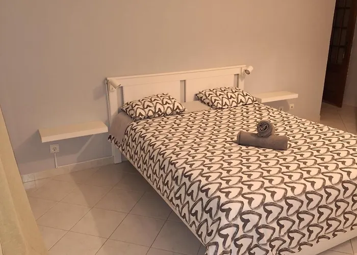 Ocean View Quartos 民宿